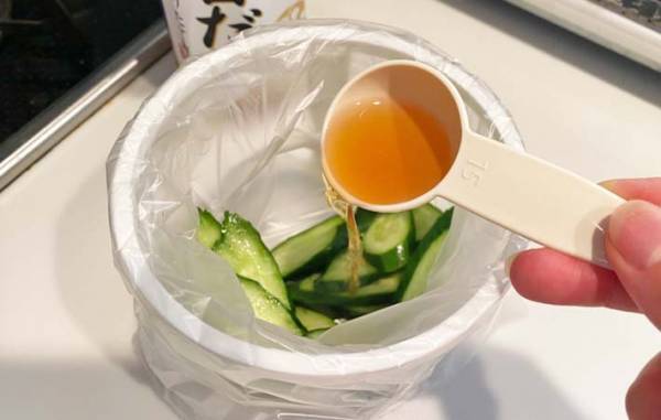 妻「味付けこれだけ」　夫が驚いた『キュウリの簡単おかず』