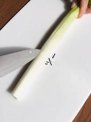 ネギの小口切り、きれいに切るには？　画期的な方法に「すご！」「ためになる」
