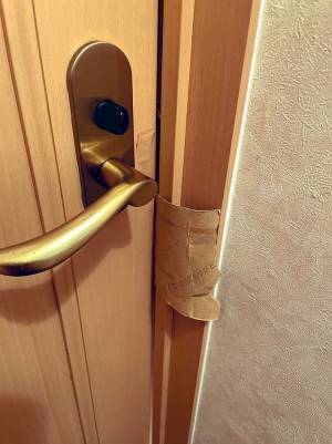 トイレの鍵が壊れた！　閉じ込められた夫の、脱出方法に「みんなも覚えておいて」