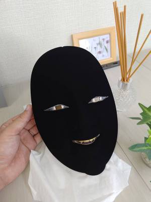 企業「違法駐車が減りました！」　奇抜な対策に「夜中に見たら泣くぞ」