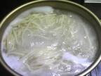 麺の吹きこぼれを防ぐには？　やり方に「簡単だ」「やってみる」