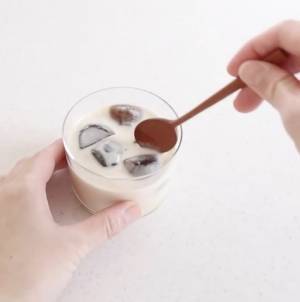 カフェオレにぴったり！　製氷トレーで作る楽々『氷コーヒー』