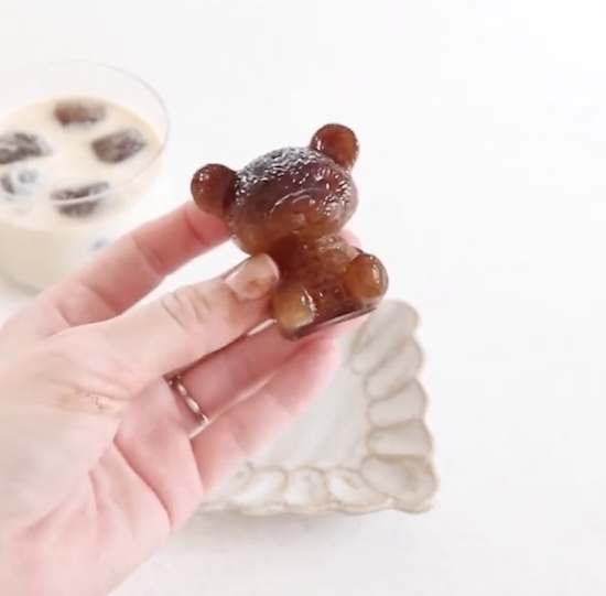 カフェオレにぴったり！　製氷トレーで作る楽々『氷コーヒー』
