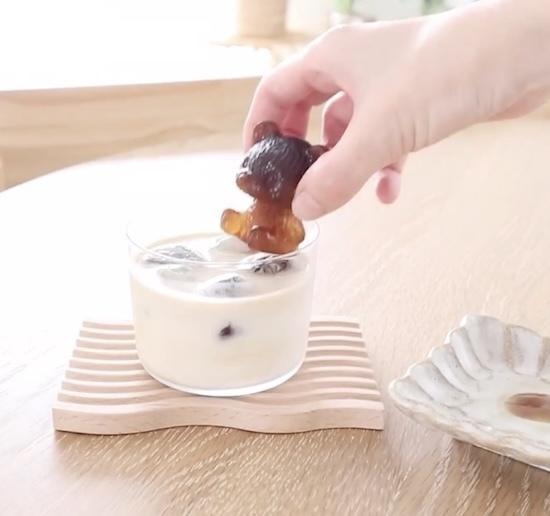 カフェオレにぴったり！　製氷トレーで作る楽々『氷コーヒー』