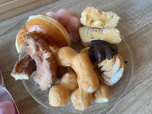 皿に盛ったドーナツに「天才」「これは勝ち」　食べる前にとった行動が…？