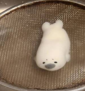 白玉の中に１個だけ…　「めちゃんこかわいい」「とろけ具合が神すぎません？」