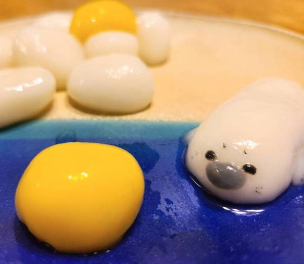 白玉の中に１個だけ…　「めちゃんこかわいい」「とろけ具合が神すぎません？」