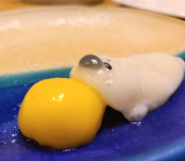 白玉の中に１個だけ…　「めちゃんこかわいい」「とろけ具合が神すぎません？」