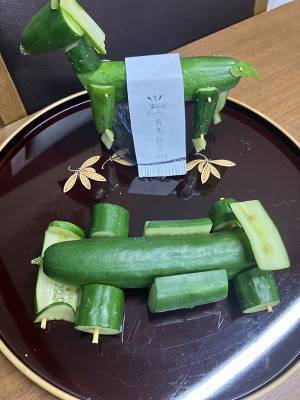 妻が作った精霊馬　完成形に夫「爆速で帰ってきそう」