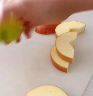 向きを変えると…　新しいリンゴの切り方に「全然違う」「早速やる」