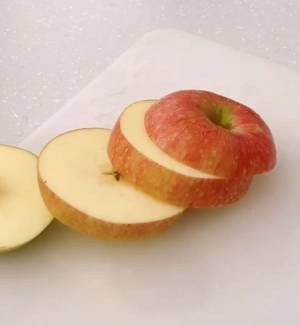 向きを変えると…　新しいリンゴの切り方に「全然違う」「早速やる」