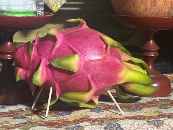 「おじいちゃん、今年これね」　精霊馬に「強者感がハンパねえ」「乗り心地悪そう」