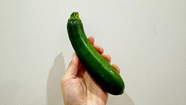 輪切りにしたズッキーニは、こうする！　JA全農のレシピに「試してみます」