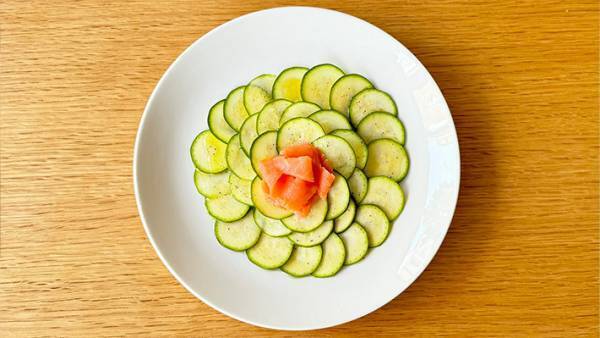 輪切りにしたズッキーニは、こうする！　JA全農のレシピに「試してみます」