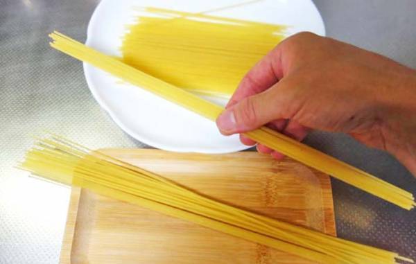 パスタをゆでずに…？　企業のレシピに「簡単」「つい手が伸びちゃう」