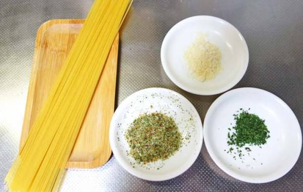 パスタをゆでずに…？　企業のレシピに「簡単」「つい手が伸びちゃう」