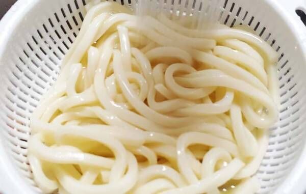 『赤しそうどん』を作る写真