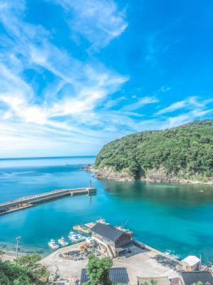 「この絶景は駅から０秒です」　１枚が「とびきりの夏」だと話題です