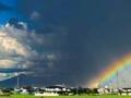 「夏の雲と虹を同時に見られます」　１７万人を釘付けにした風景がこちら