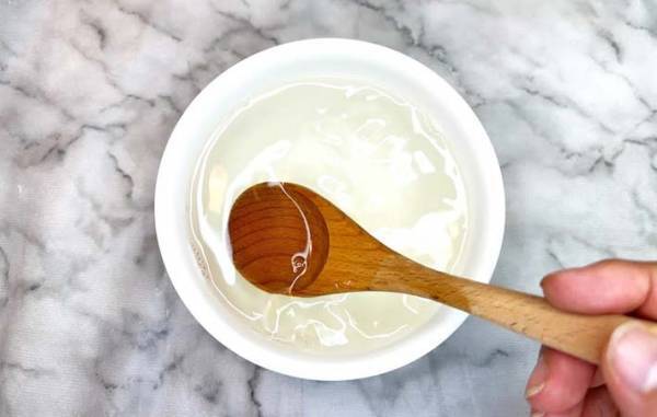 材料２つを混ぜるだけ！　冷蔵庫で冷やしたら…「わらび餅みたい」