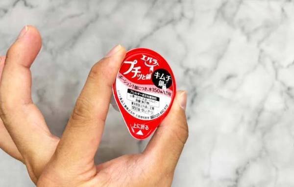 なるほど！　プチッと鍋の完璧な開け方に「全く汚れない！」