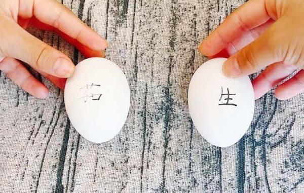 どっちが生卵でゆで卵？　JAが教える見分け方に「簡単すぎる！」