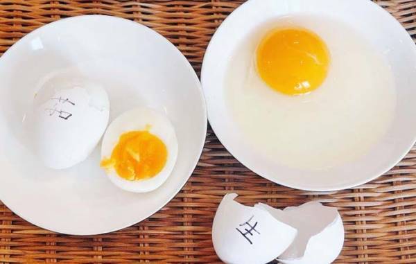 どっちが生卵でゆで卵？　JAが教える見分け方に「簡単すぎる！」