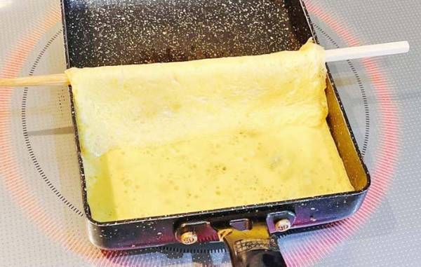 まだフライ返し使ってる？　卵を裏返す時は…