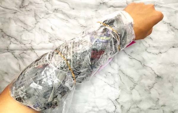 「ほんとに冷えた」「覚えて損なし」　警視庁が教える『簡易保冷剤』の作り方