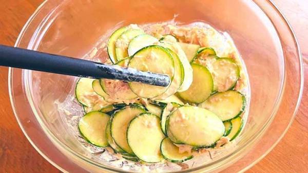 和えるだけで簡単！　ズッキーニの「目からウロコ」な食べ方とは？