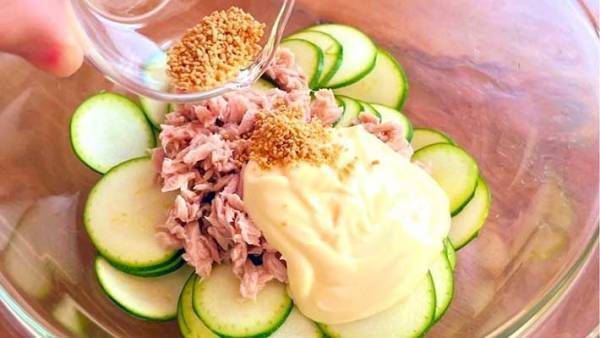 和えるだけで簡単！　ズッキーニの「目からウロコ」な食べ方とは？