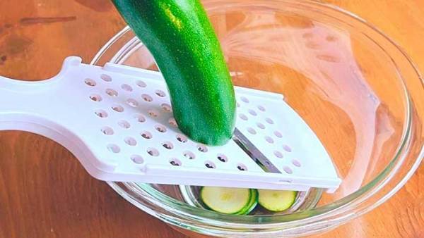 和えるだけで簡単！　ズッキーニの「目からウロコ」な食べ方とは？