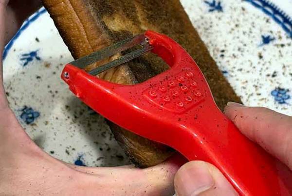 パンを焦がしてしまった…　簡単に取れる方法に「目からウロコ」「感動」