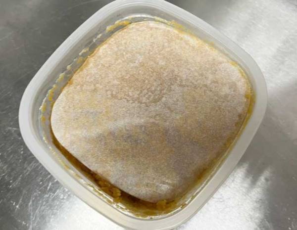 味噌をおおう『白い紙』　開封後も取っておくべき？