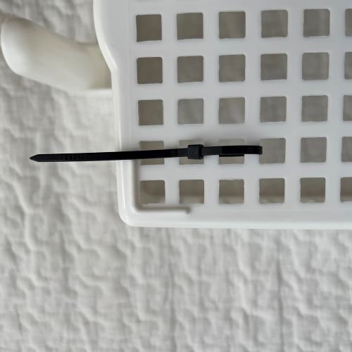 結束バンドは留めるだけじゃない！　驚きの使い方に「すぐやってみる」