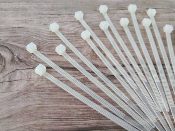 結束バンドは留めるだけじゃない！　驚きの使い方に「すぐやってみる」