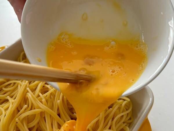 パスタに溶き卵をかけて？　JA全農のアイディアに「禁断の食べ物だ！」