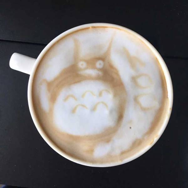 味がありすぎる『ラテアート』が話題　「笑った」「元気でるやつ」