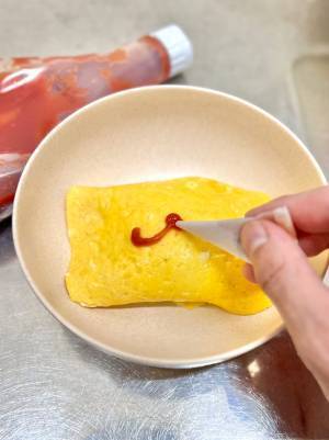 オムライスにケチャップをかける時には…　現役シェフの投稿に「いいこと聞いた」
