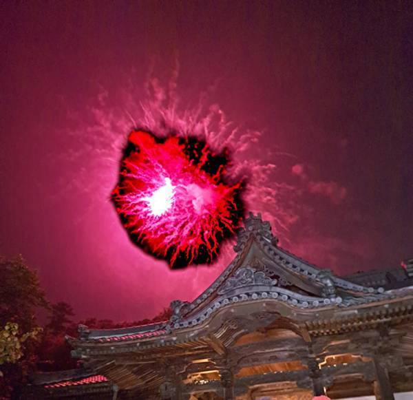 「撮れてしまった『終末の空』」　花火大会での１枚に２１万人がざわつく