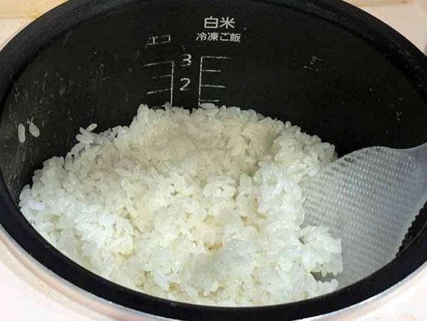 １本のスプーンで…　無洗米をふっくら炊く方法に「納得のおいしさ」