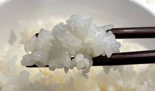 １本のスプーンで…　無洗米をふっくら炊く方法に「納得のおいしさ」