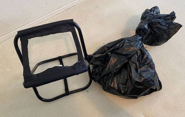 「これは思いつかなかった」「革命だわ」　１００均イスの座面をくり抜いて…