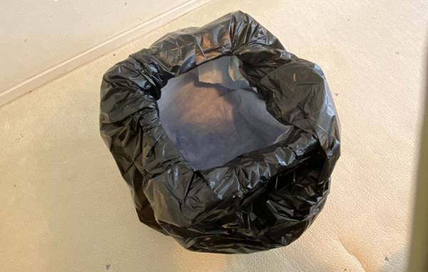 「これは思いつかなかった」「革命だわ」　１００均イスの座面をくり抜いて…