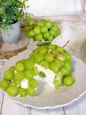 ブドウ１房まるごとデザート？　包丁を入れると…「これはすごい」「真似したい」