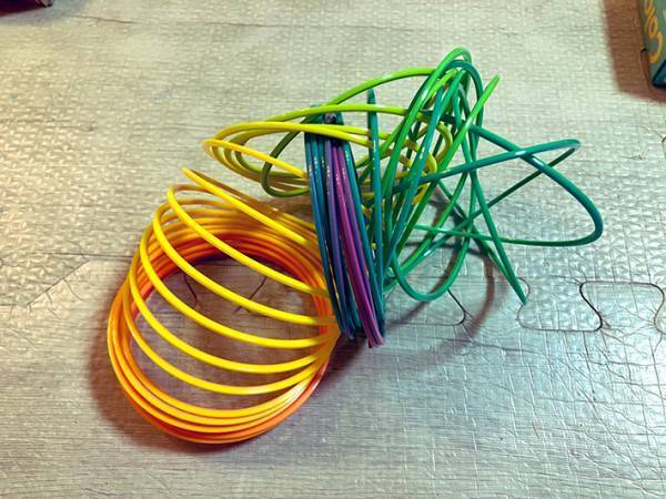 子供のオモチャが壊れた！　１０万人が見守る中、父親は？