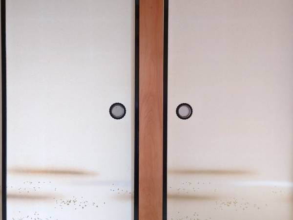 ふすま掃除には消しゴムを使って！　企業が教えるコツに「今までの苦労とは」「すぐできる」