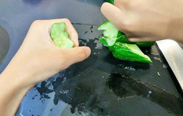 目からウロコ！　叩かないで作る『叩きキュウリ』って！？