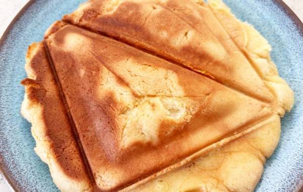 そのまま食べるの待って！　メロンパンをカットしたら？