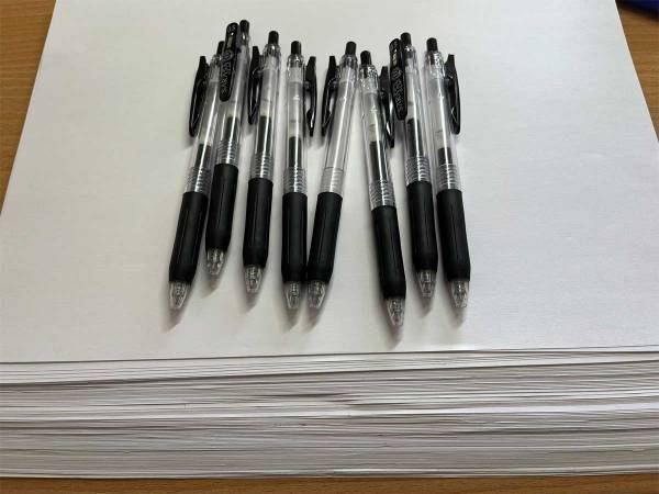 大量の『コピー用紙とペン』が約１か月後？　ビフォーアフターに「マジですごい」